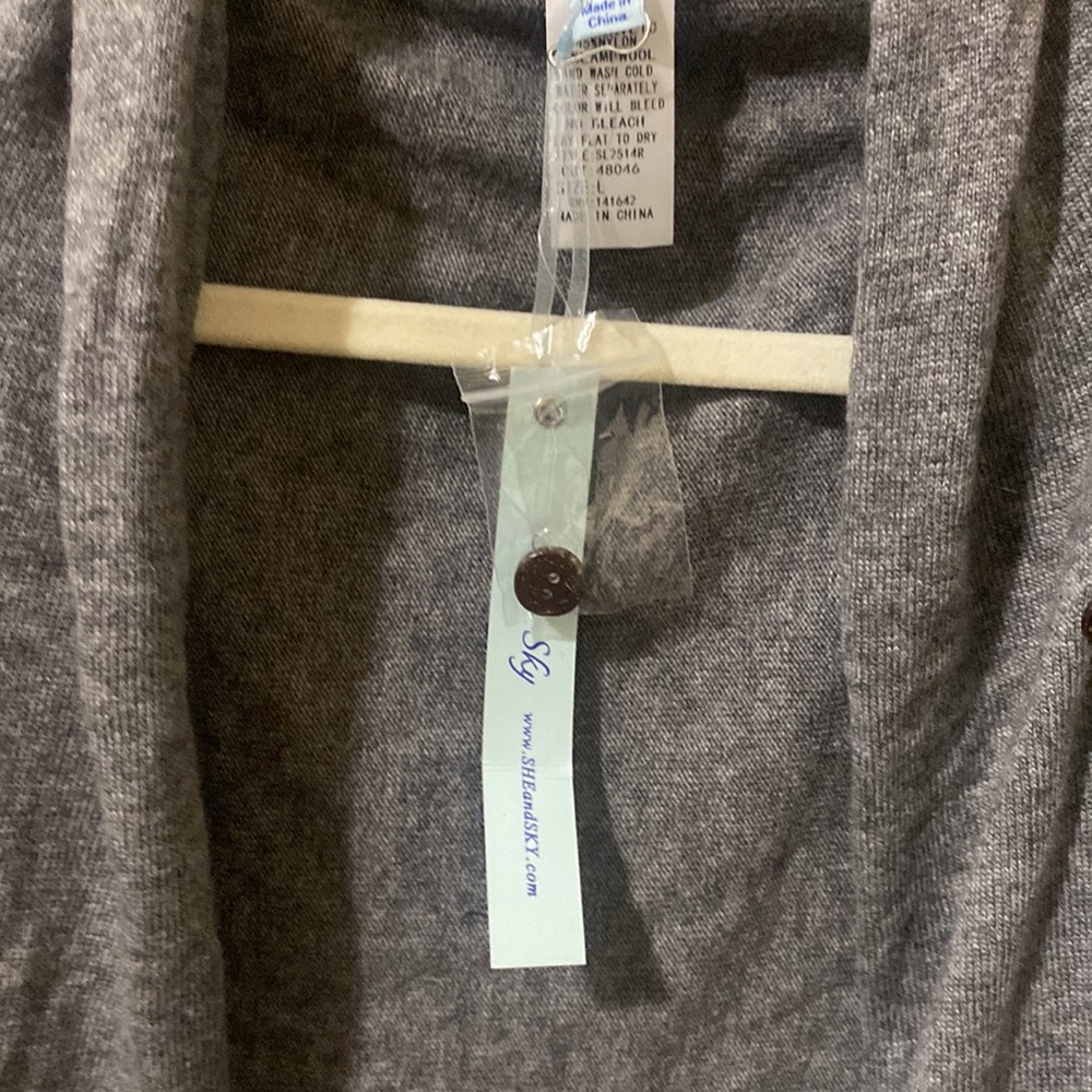 L Cardigan - Picture 2 of 2